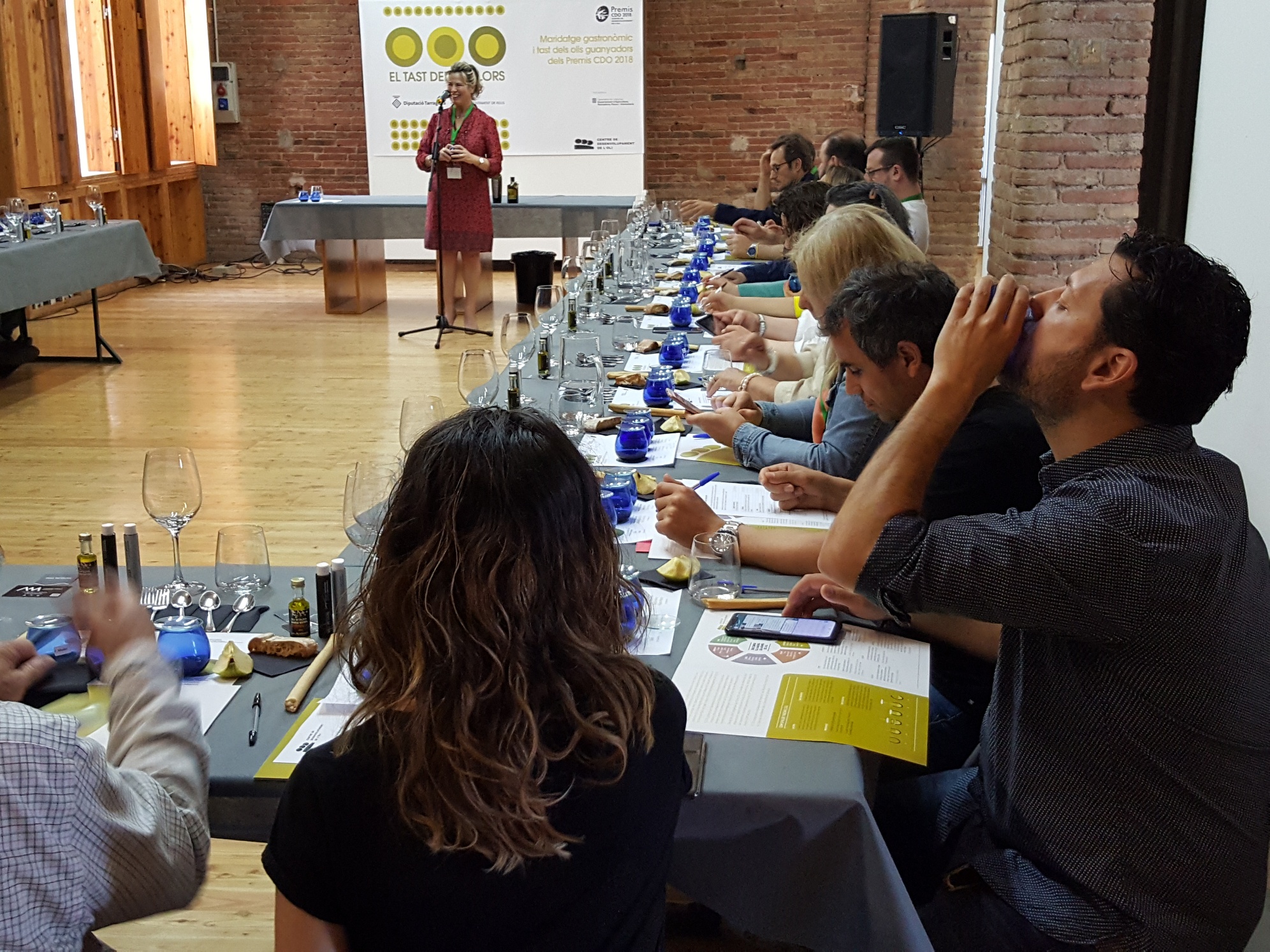 Influenciadors del camp de la gastronomia participen a Reus en un maridatge per promocionar els olis d'oliva verge de les DOP del Camp de Tarragona i les Terres de l'Ebre