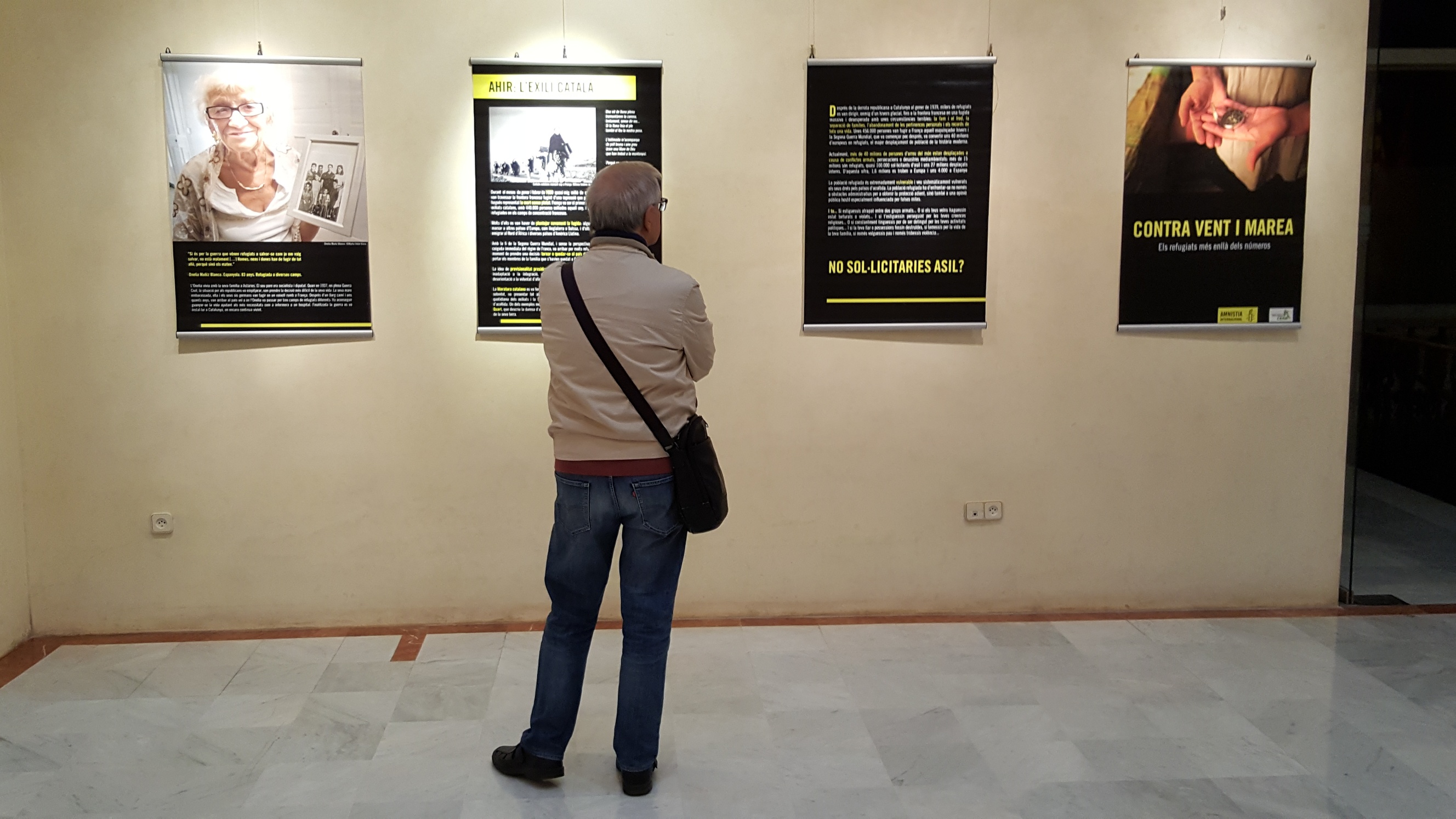 Una exposició d'Amnistía Internacional al Palau Bofarull de la Diputació a Reus recull testimonis de persones refugiades