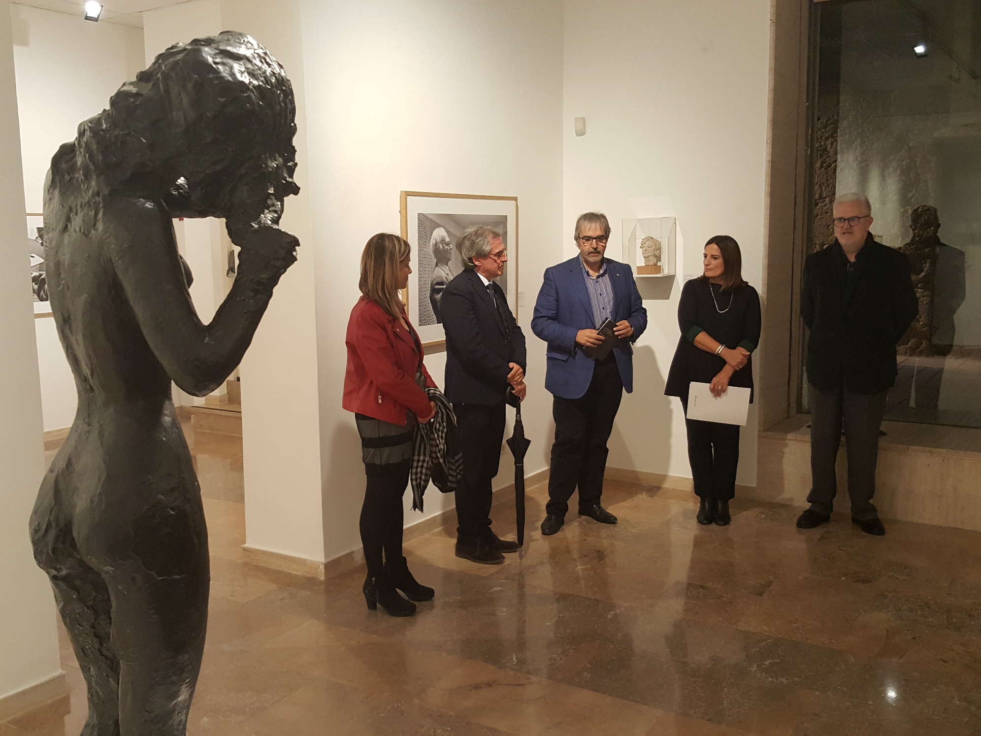 El Museu d’Art Modern de la Diputació de Tarragona exposa escultures d’Apel·les Fenosa amb fotografies de l’instant en què van ser creades