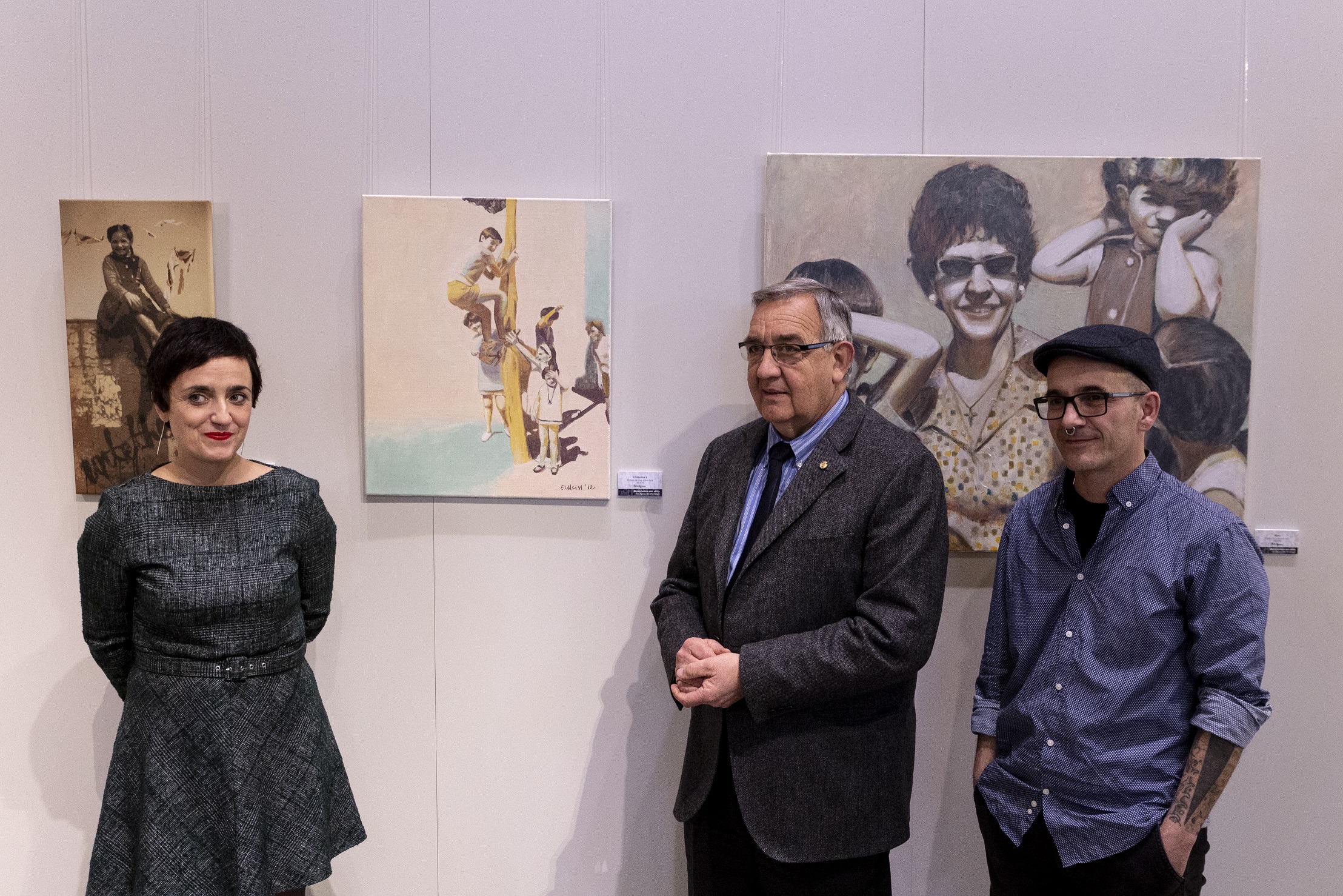 Una exposició dels pintors Eva Agasa i Roc Blackblock rescata de l'oblit a protagonistes de fotografies antigues, al Pati del Palau de la Diputació