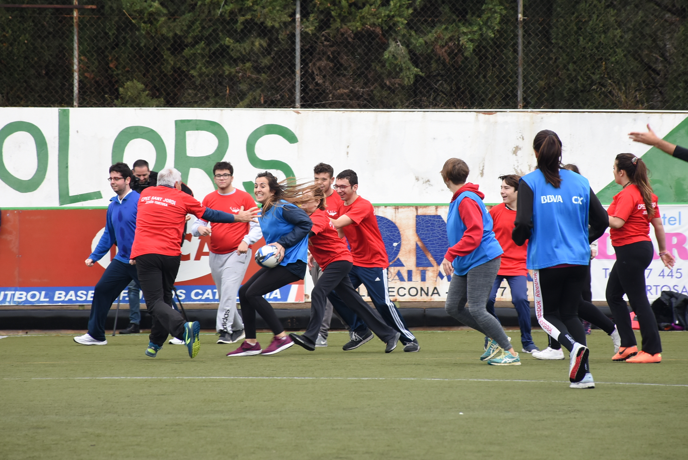 Alumnes del Col·legi Públic d'Educació Especial Sant Jordi de Jesús participen en un projecte de rugby inclusiu amb estudiants de la URV