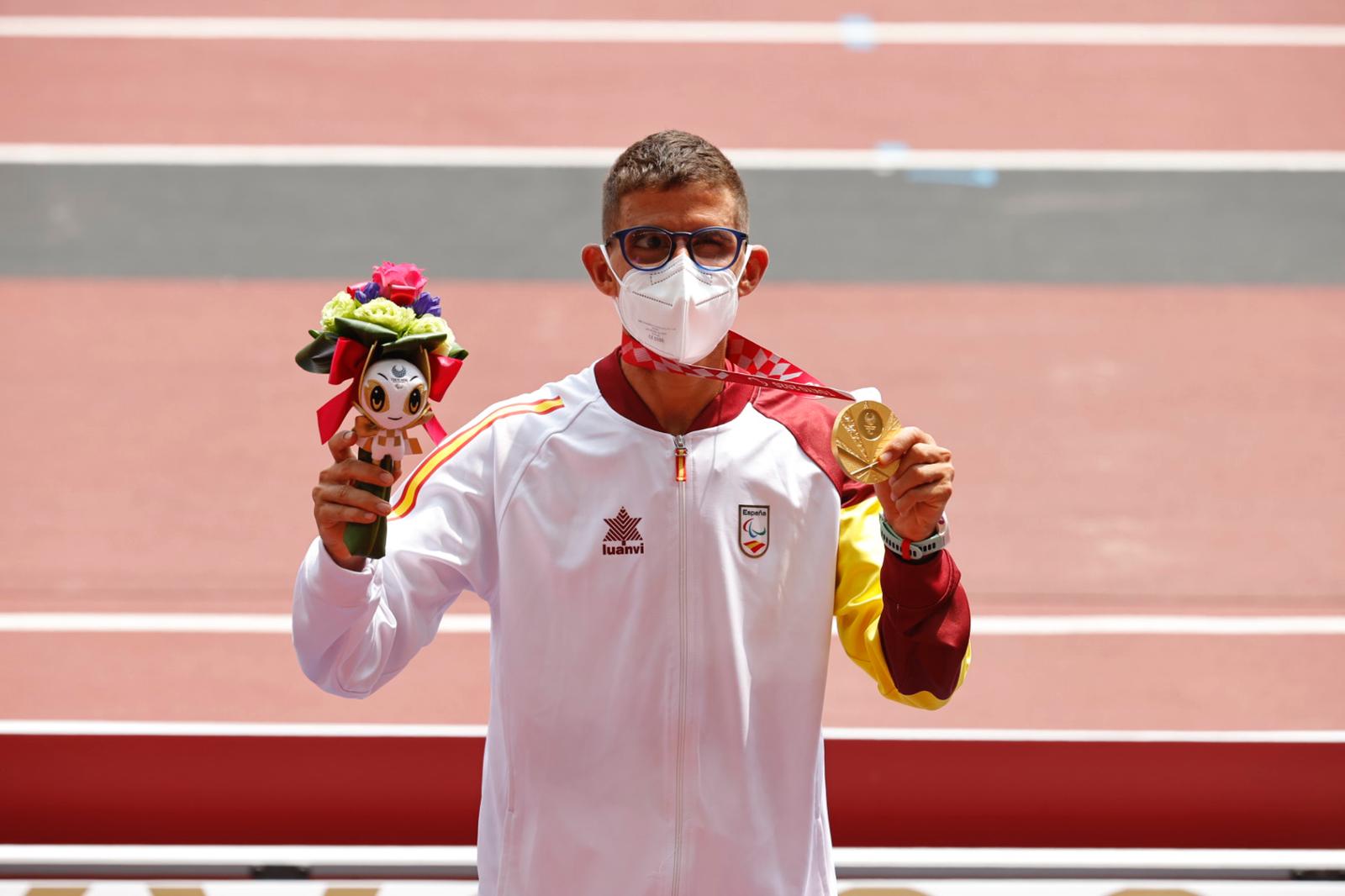 Yassine Ouhdadi, exalumne del CEE Sant Jordi, ha guanyat una medalla d’or als paralímpics de Tòquio 2020