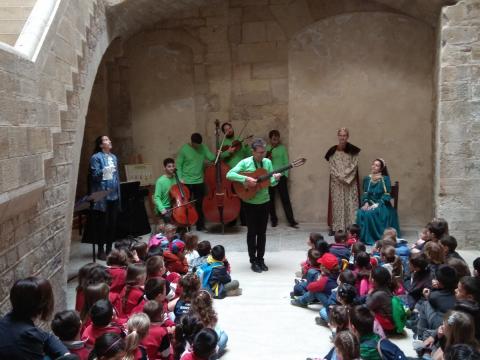 L'espectacle musical &quot;L'estranya malaltia de la Cinta&quot; ja ha arribat a prop de 6.000 escolars de les Terres de l'Ebre 