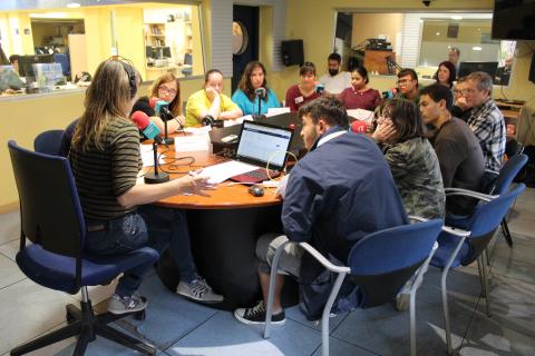 Un grup d'alumnes del Col·legi Sant Rafael participa al programa &quot;L'aventura de Conversar&quot; de Tarragona Ràdio 