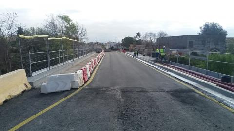 Obre al trànsit l'accés al nucli urbà de Santa Oliva per la carretera TV-2128, un cop enllestida l'ampliació de la calçada i del pont