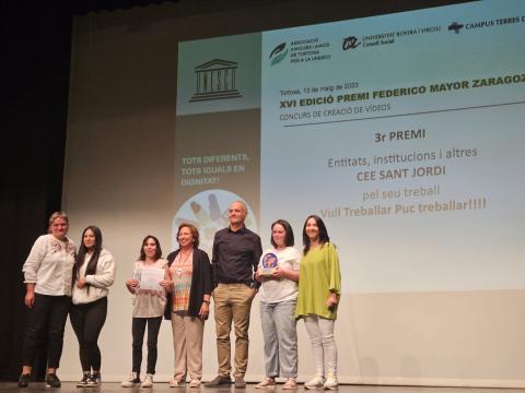 L'equip del CEE Sant Jordi recull el premi