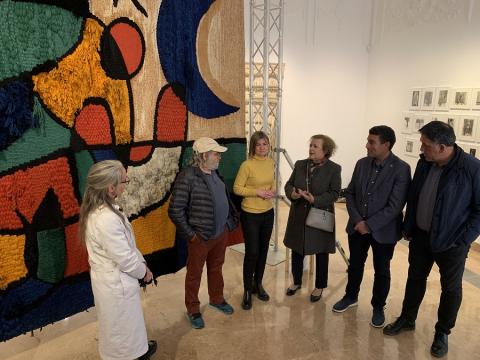 Un moment de la visita realitzada als treballs de conservació i restauració del 'Tapís de Tarragona'