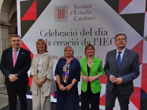 Presidentes i presidents de les quatre Diputacions catalanes amb la presidenta de l'IEC