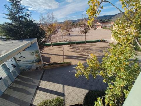 Pati de l'escola municipal Les Cometes de Llorenç del Penedès on està previst realitzar el projecte