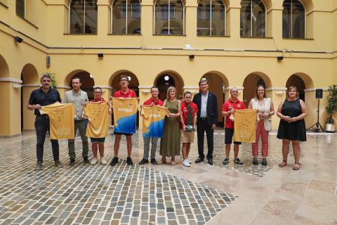 Un moment de la rebuda a l'equip, al pati del Palau de la Diputació