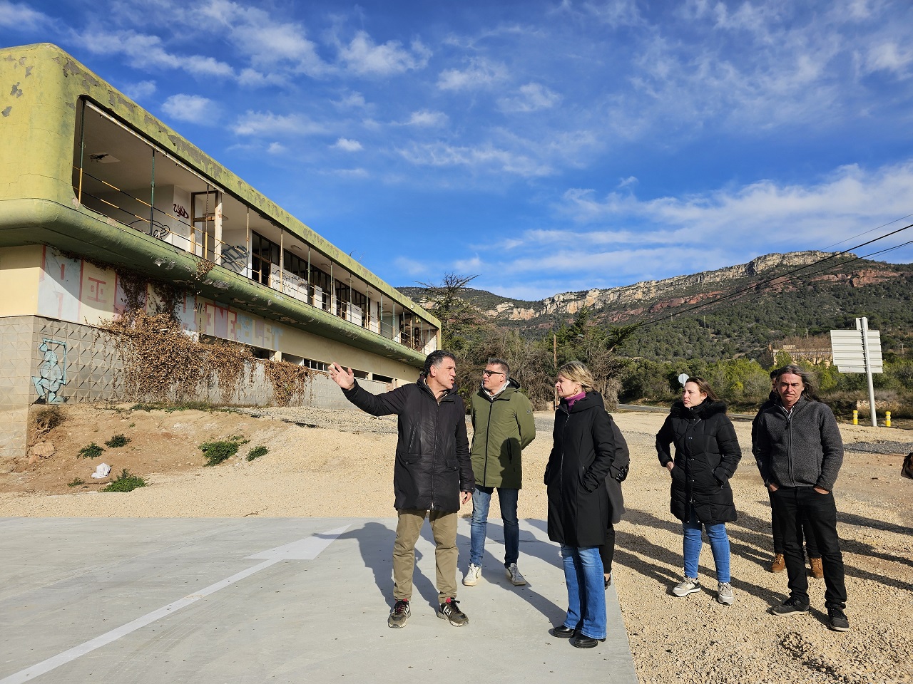 Visita a l'espai recuperat per a equipaments municipals, comercials i industrials a Alforja