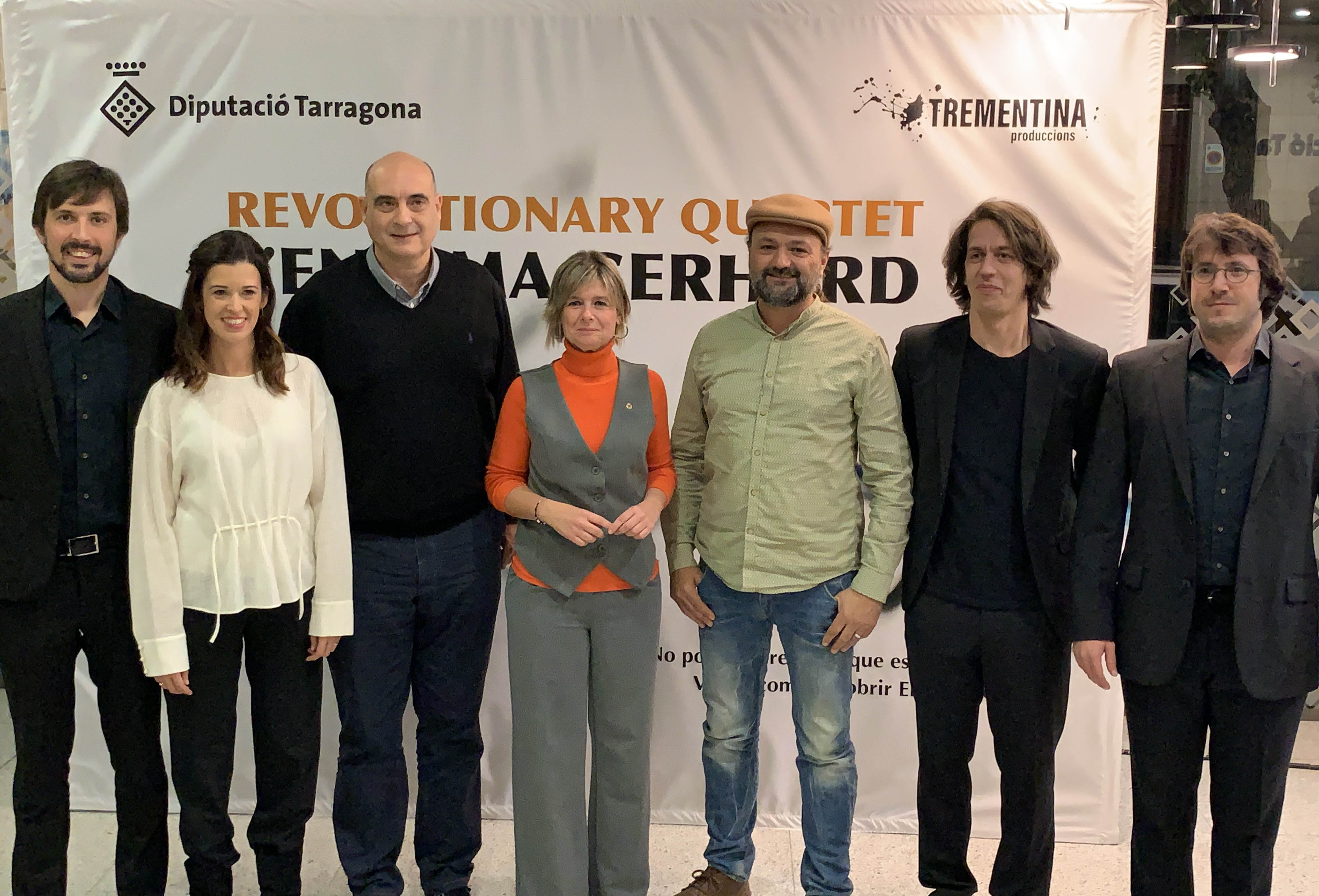 La presidenta de la Diputació, els directors del documental i els integrants del Quartet Gerhard